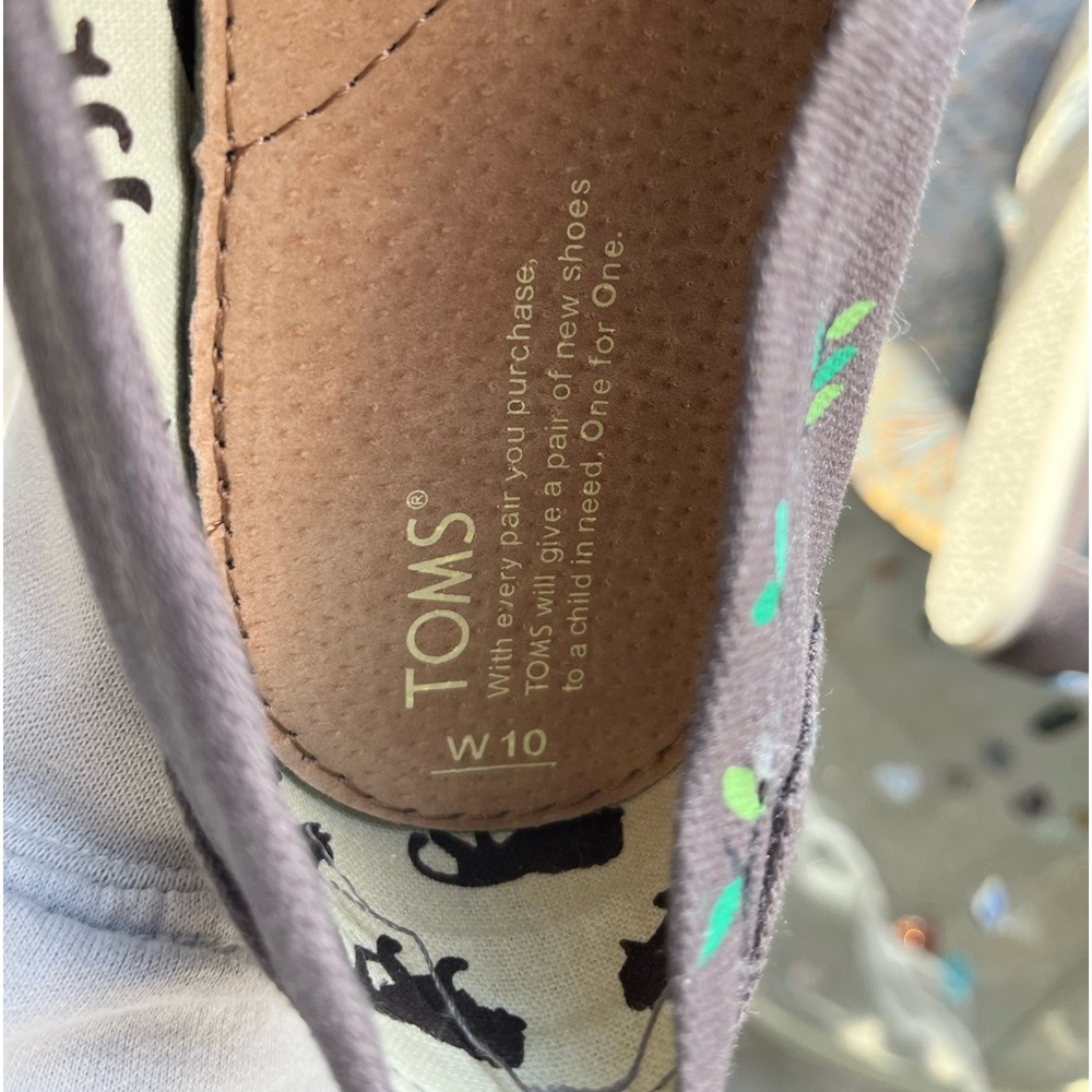 🍃TOMS🍃- NWT - Grey Toms Hand-painted Tree Branch Design- size 10 Womens - Picture 6 of 9